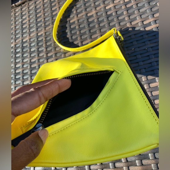 GAP Small Leather Convertible Crossbody NWOT - Picture 3 of 9